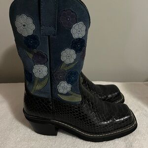 Women’s Ariat Doll Baby boots size 6.5